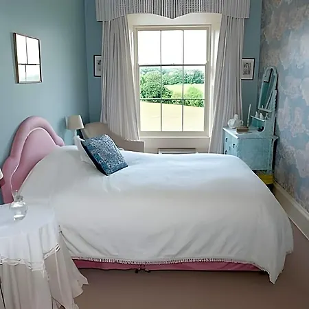 Hotel Lough Bawn House